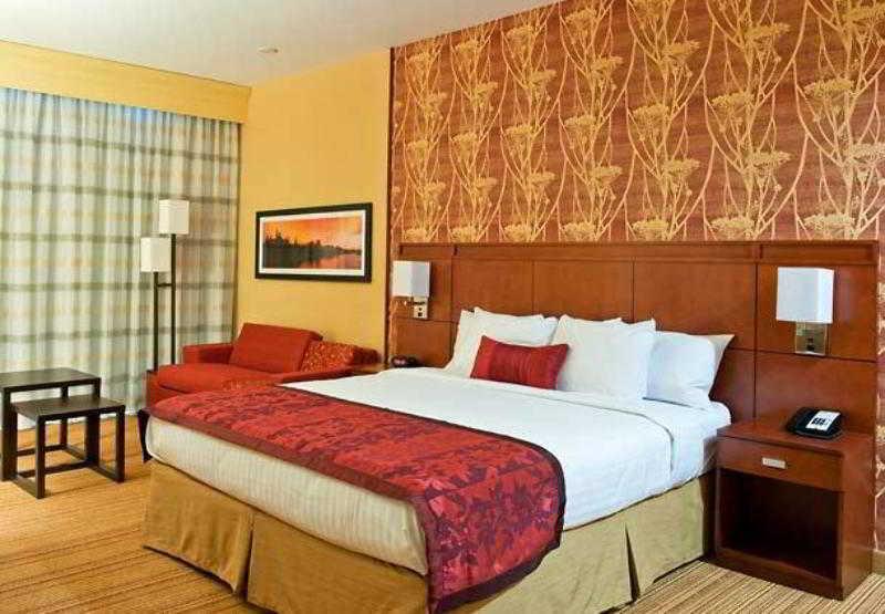Courtyard By Marriott Ottawa East Hotel Exterior photo
