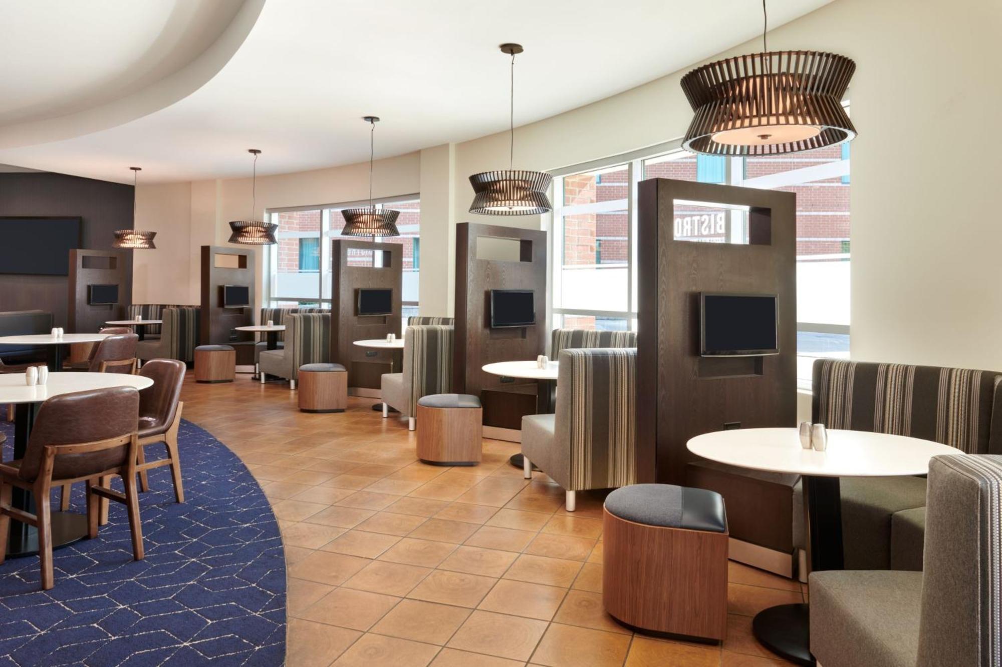 Courtyard By Marriott Ottawa East Hotel Exterior photo