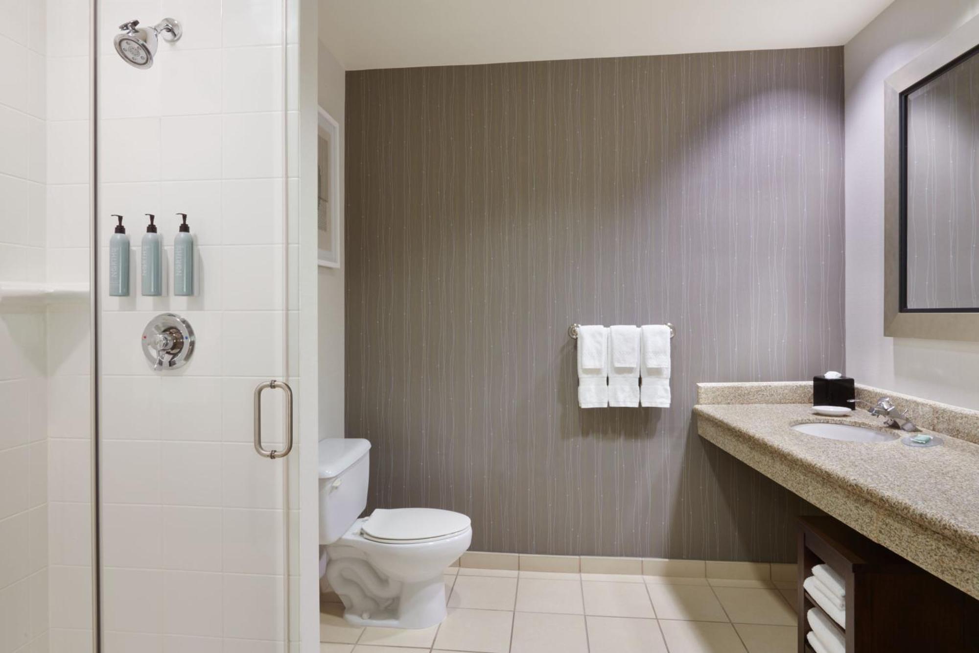 Courtyard By Marriott Ottawa East Hotel Exterior photo
