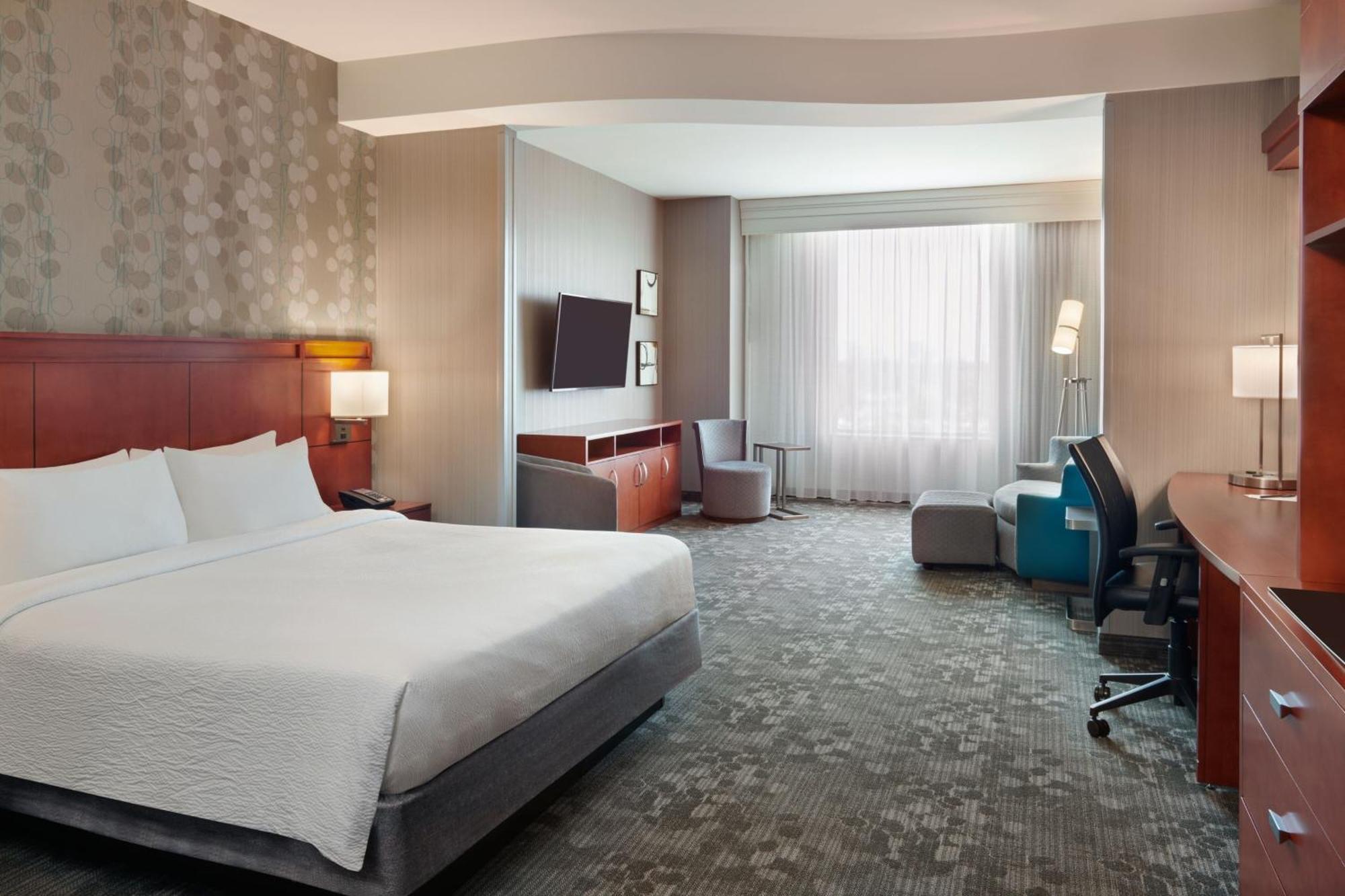 Courtyard By Marriott Ottawa East Hotel Exterior photo
