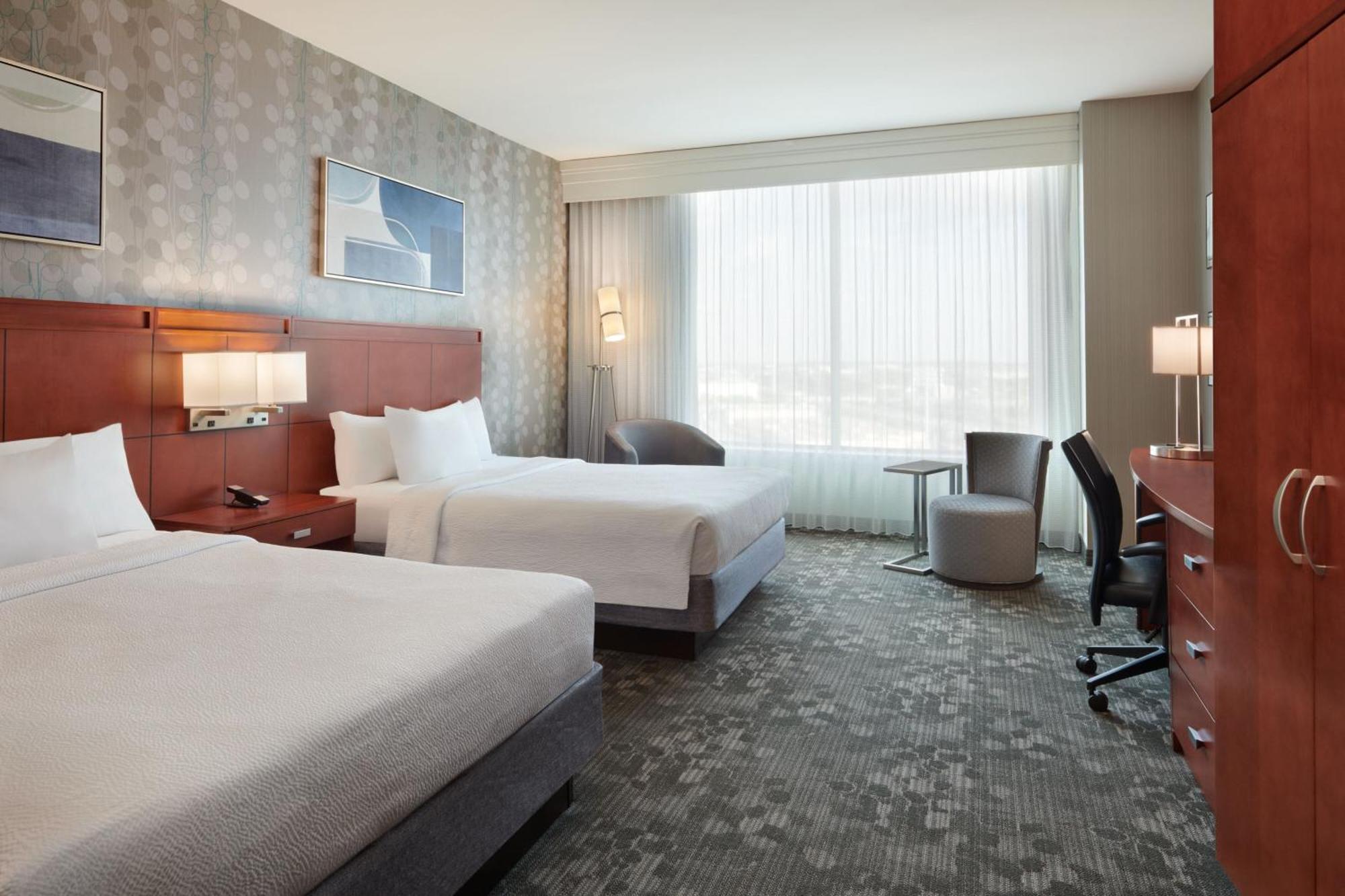 Courtyard By Marriott Ottawa East Hotel Exterior photo