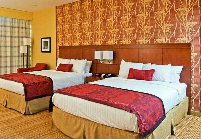 Courtyard By Marriott Ottawa East Hotel Room photo