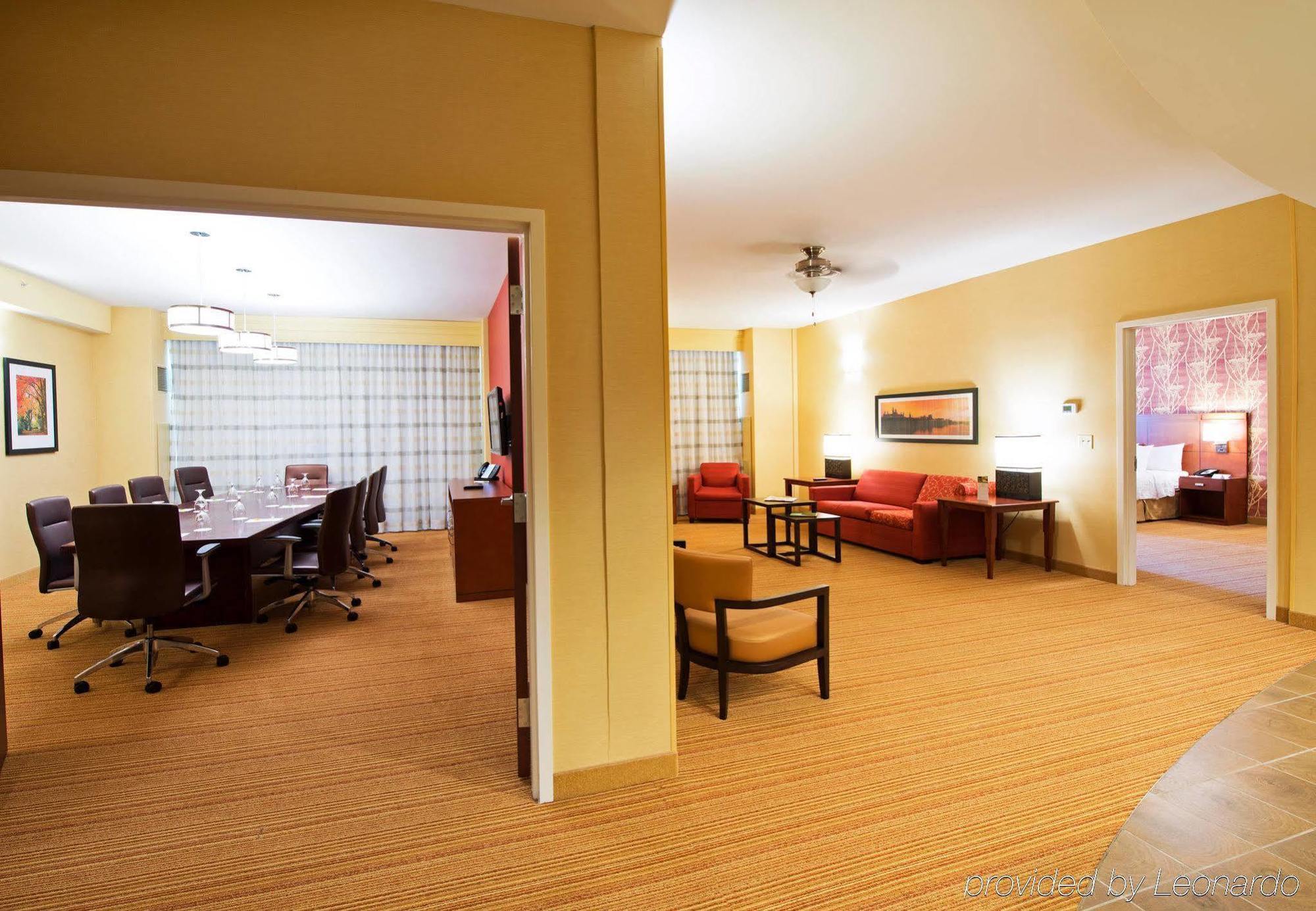 Courtyard By Marriott Ottawa East Hotel Exterior photo