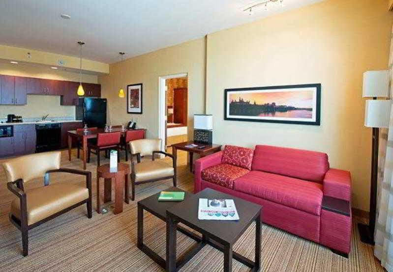 Courtyard By Marriott Ottawa East Hotel Exterior photo